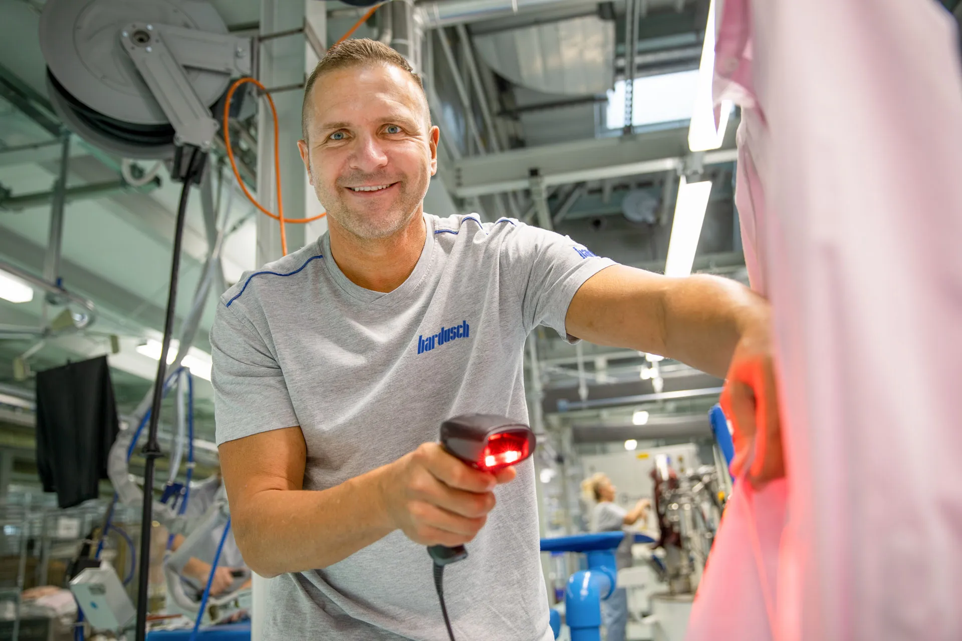 Win a Mark for one Day at bardusch AG Mark for one Day Clothes scanning Bardusch AG